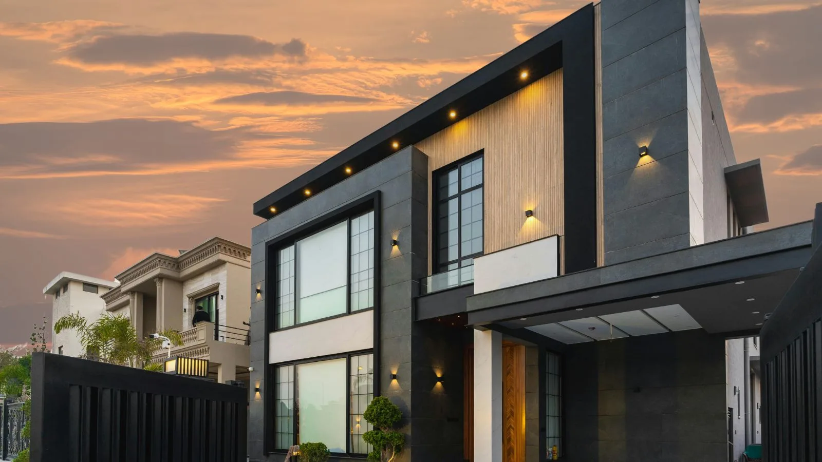 Casa moderna de lujo al atardecer, inversión inmobiliaria premium en Florida